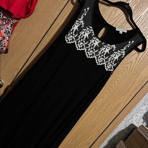 Green Envelope Black Dress with White Embroidery